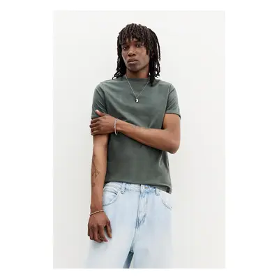 Basic Muscle Fit T-Shirt